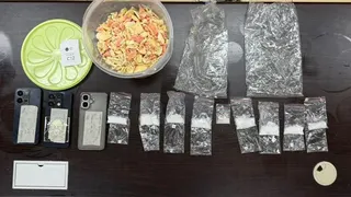 Selundupkan 9 Paket Sabu dalam Kerupuk ke Rutan Surabaya, Wanita Ditangkap