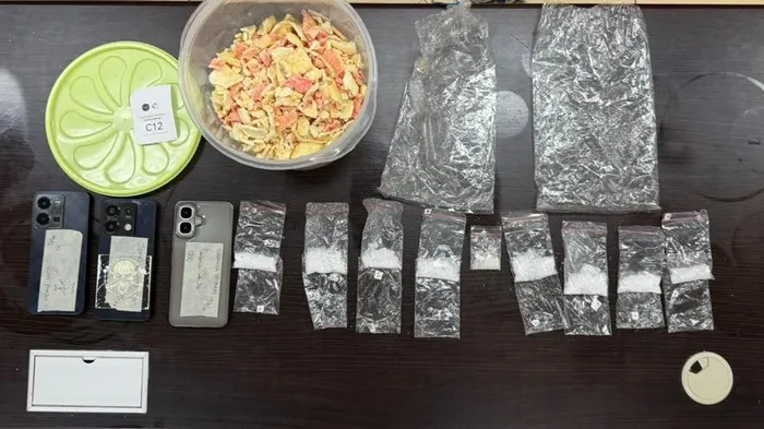 Selundupkan 9 Paket Sabu dalam Kerupuk ke Rutan Surabaya, Wanita Ditangkap