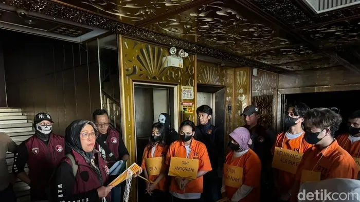 Bareskrim Gelar Rekonstruksi Kasus Peredaran Narkoba di Kelab Malam Batam