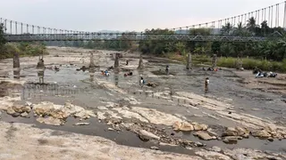 Penampakan Sungai Cipamingkis Mengering, Warga Teriak Kesulitan Air