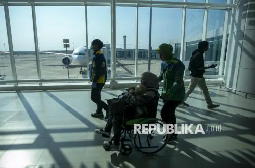 Dampak Abu Vulkanik Gunung Anak Krakatau, 4 Penerbangan Garuda Dialihkan ke Bandara Kertajati