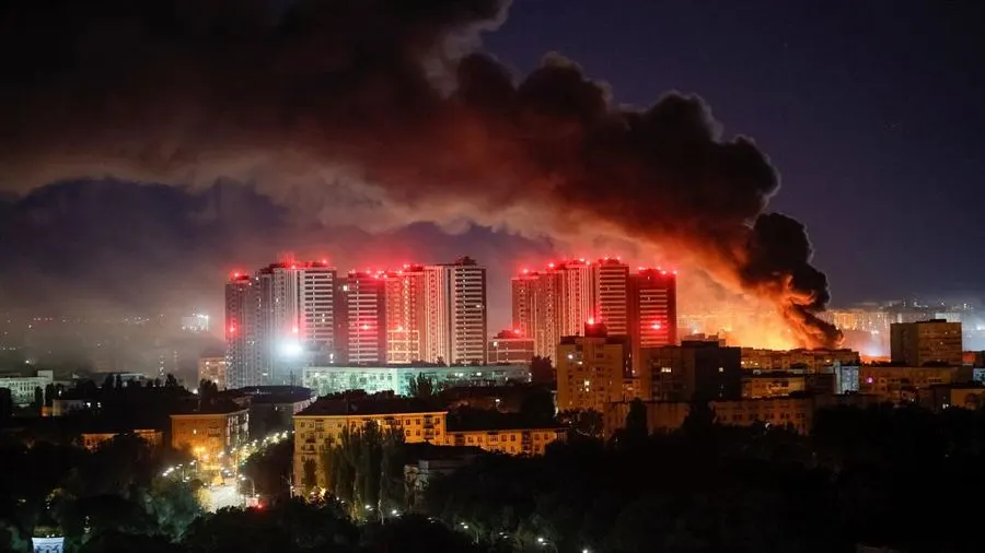Serangan Rudal dan Drone Hantam Kyiv Usai Kunjungan Utusan Damai AS