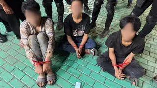 Brimob Polda Metro Jaya Tangkap Tiga Pelaku Perampasan Ponsel Sopir Truk di Tomang
