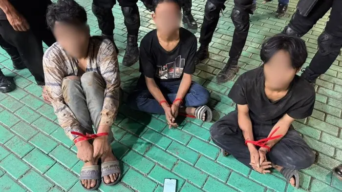 Brimob Polda Metro Jaya Tangkap Tiga Pelaku Perampasan Ponsel Sopir Truk di Tomang