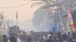 Loyalis Bos Narkoba di Kampung Bahari Melawan Saat Penggerebekan, Petugas Dilempari Mercon