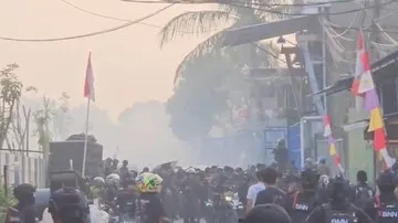 Loyalis Bos Narkoba di Kampung Bahari Melawan Saat Penggerebekan, Petugas Dilempari Mercon