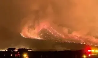 Kebakaran Bromo Meluas hingga Jemplang Malang, Jalur Wisata Ditutup Total