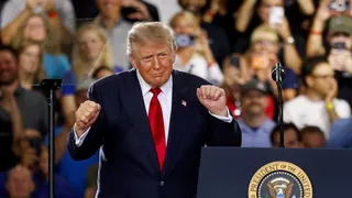 Operasi Rahasia Penerbangan Donald Trump dari Turki Menuju Inggris