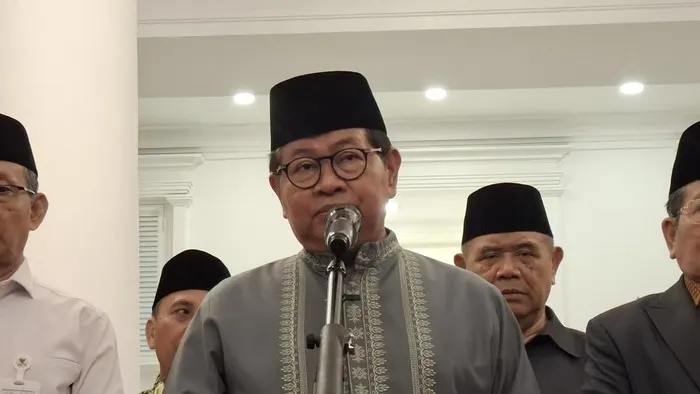 Pramono Kaji Usulan DPRD soal Pelajar Dapat Kartu Layanan Gratis TransJ