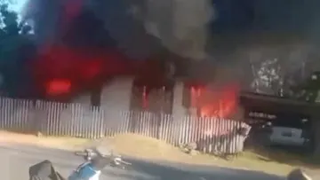 Rumah Ayah Pemain Timnas Saddil Ramdani di Muna Barat Ludes Terbakar
