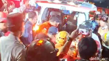 Evakuasi Korban dan Penanganan Kebakaran Gedung Bapenda DKI Jakarta
