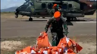 Helikopter Caracal TNI AU Angkut Bantuan Gempa ke NTT