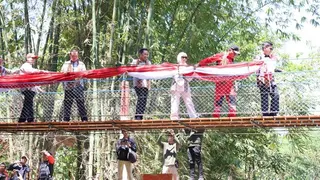 Gandeng PSMTI dan Pegadaian, Bupati Jember Resmikan 2 Jembatan Gantung