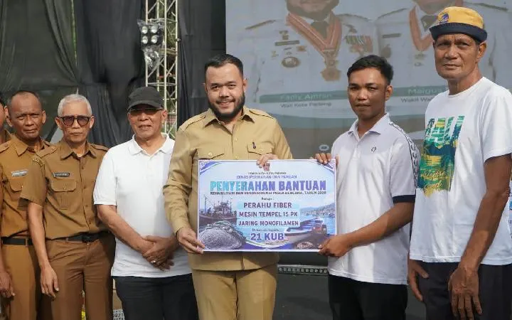 Penyaluran Bantuan Ekonomi Rp 8 Miliar Pemkot Padang untuk Sektor Perikanan dan Pangan