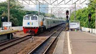 Kereta Jadi Pilihan Buntut Banyak Penerbangan Dibatalkan akibat Erupsi Anak Krakatau