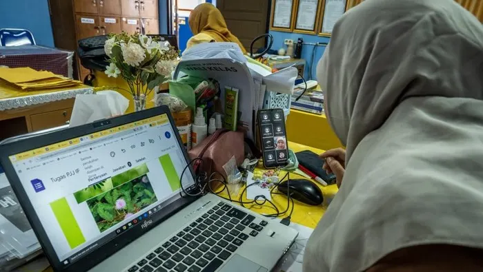 Jakarta Terapkan PJJ untuk Semua Sekolah Imbas Sebaran Abu Vulkanik Anak Krakatau