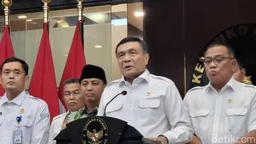 Menko Polkam Duga Kebakaran Hutan di Gunung Bromo Disebabkan oleh Kelalaian Pengunjung