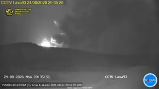Gunung Anak Krakatau Erupsi Menerus, Semburkan Lava Fountain dan Suara Dentuman