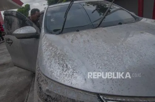 Abu Vulkanik Menempel di Mobil, Begini Cara Membersihkannya Agar tak Baret