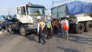 Truk Mogok Melintang di Cakung Berhasil Dievakuasi, Arus Lalu Lintas Berangsur Terurai