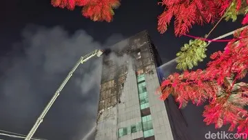 Penanganan Kebakaran Gedung Bapenda DKI Jakarta di Gambir