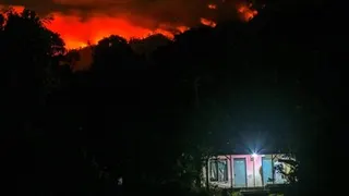 FOTO, Kebakaran Gunung Merapi Ungup-ungup Meluas Ancam Wisata Ijen