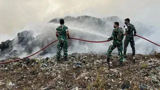 Sudah 16 Jam Kebakaran TPA Galuga Bogor Belum Padam