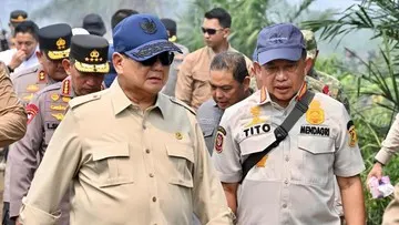 Mendagri Tito Dampingi Presiden Prabowo Tinjau Penanganan Karhutla di Kalimantan Barat