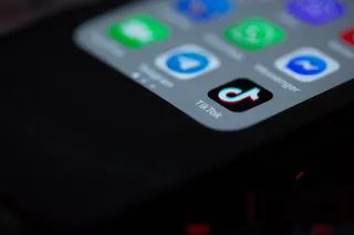 Panduan Lengkap TikTok Affiliate, Mekanisme Komisi, Syarat Akun, Prosedur Registrasi, dan Regulasi Terkini