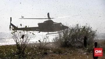 Kantor SAR Maumere Kerahkan Helikopter Distribusikan Nakes ke Lokasi Gempa Manggarai Timur