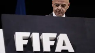 Ramai-Ramai Fan Sepak Bola Desak Presiden FIFA Gianni Infantino Mundur