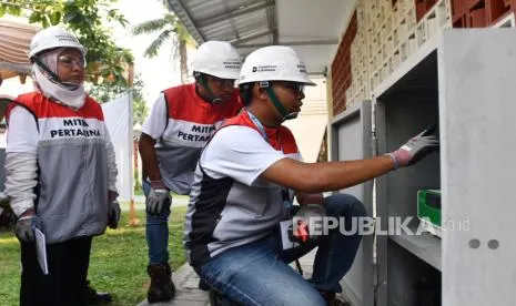 Peluang Kerja Hijau di Wilayah Pedesaan Lewat Program Sertifikasi Operator PLTS