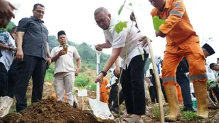 Andre Rosiade, Pemko Padang-Galapagos Tanam 60 Ribu Bibit Pohon di Hulu DAS Batang Kuranji