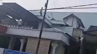 Viral Aksi Pencurian Siang Bolong di Kompleks Tasbi 1 Medan, Pelaku Kabur Lewat Atap dan Diamankan Sekuriti