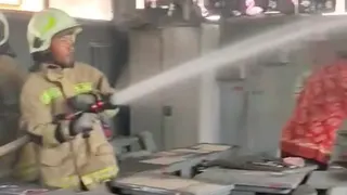 Gedung SMP Al Manshuriyah di Kembangan Jakbar Terbakar, 20 Personel Damkar Dikerahkan