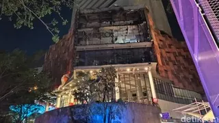 Kebakaran Mal Nipah Makassar Berhasil Dipadamkan, Diduga Akibat Korsleting Neon Box