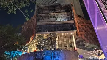 Kebakaran Mal Nipah Makassar Berhasil Dipadamkan, Diduga Akibat Korsleting Neon Box