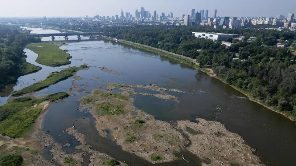 Fenomena Sungai Vistula Mengering dan Munculnya Hamparan Pasir di Polandia