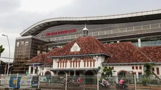 Manajemen Perjalanan Kereta Api Jarak Jauh dari Stasiun Jatinegara Selama Acara di Monas