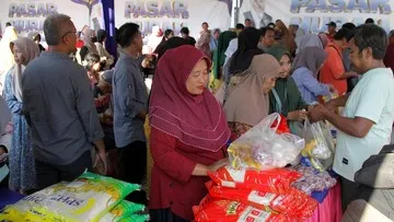 Pasar Murah Pemprov Jatim dan Perum Bulog di Sidoarjo Bantu Daya Beli Warga
