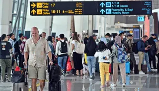 Bandara Soetta Ditutup Imbas Abu Krakatau, InJourney Sediakan Bus Gratis ke 4 Kota