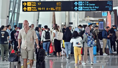 Bandara Soetta Ditutup Imbas Abu Krakatau, InJourney Sediakan Bus Gratis ke 4 Kota