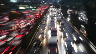 Exit Tol Sawangan Depok Macet Parah, Penumpang Transjakarta Turun di Tengah Jalan