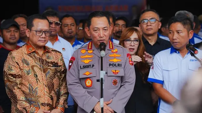 Kapolri Apresiasi Buruh dan Pengusaha Duduk Bersama Bahas RUU Ciptaker