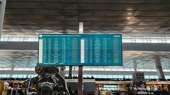 Suasana Bandara Soetta Saat Penutupan Imbas Erupsi Gunung Anak Krakatau Diperpanjang