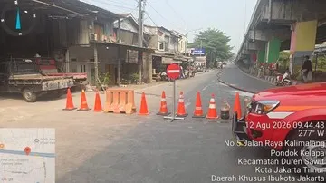 Pengalihan Arus Lalu Lintas Jalan Pondok Kelapa Selatan Jaktim Imbas Kebakaran
