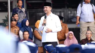 Kunjungi SMPN 1 Pandeglang, Mentrans Iftitah Dorong Siswa Aktif Berorganisasi dan Salurkan Bantuan
