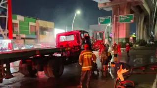 Tabrakan Maut Motor dan Truk Trailer di Tanjung Priok Picu Kebakaran Kabin