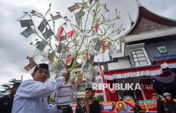 Indonesia Resmi Luncurkan Proyek PLTS 100 GW, Investasi Capai Rp1.140 Triliun