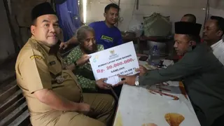 Bupati Blora Tinjau Rumah Reyot Samijah dan Salurkan Bantuan Bersama Baznas